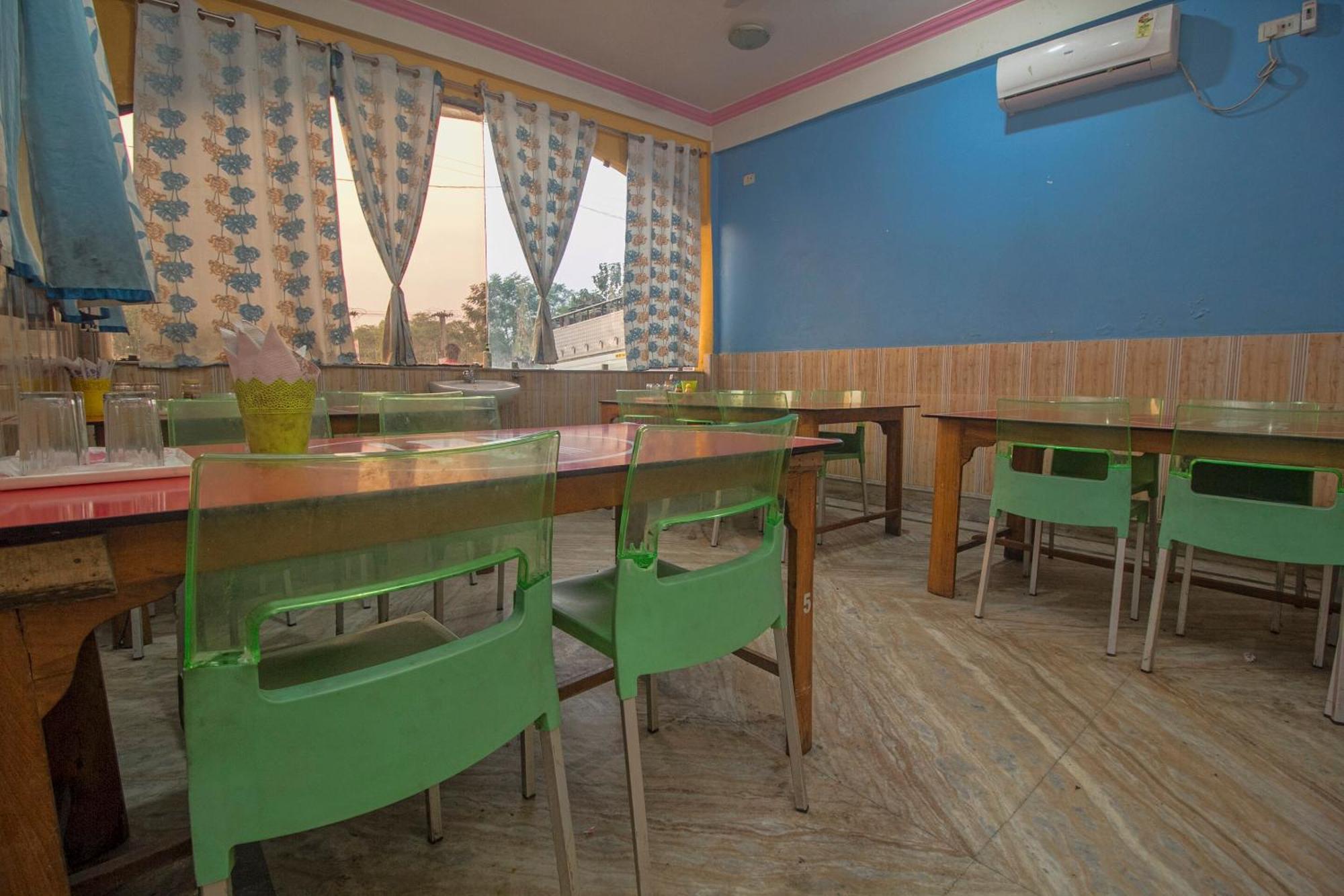 Hotel OYO 24742 Dooars Dhaba And Restaurant Hasimara Exterior foto